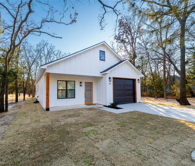 921 Hillburn Drive, West Tawakoni TX 75474