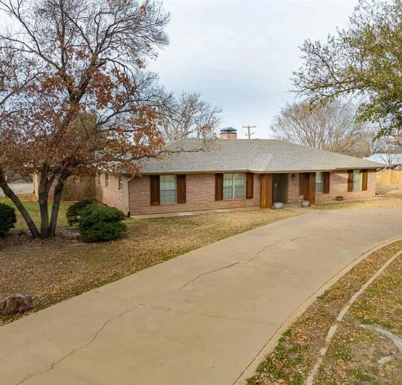 1506 W Elliott Street, Breckenridge TX 76424