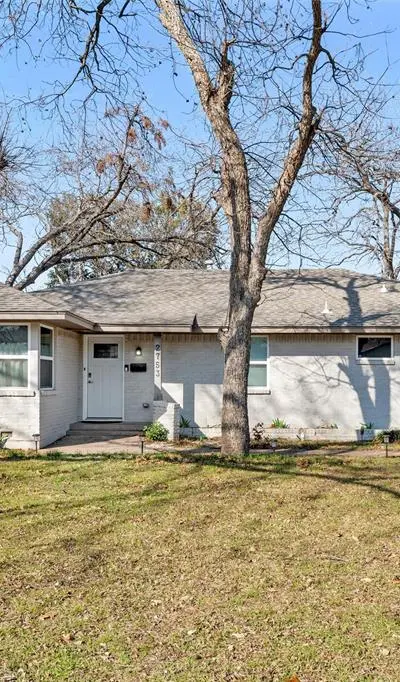 2753 Larkspur Lane, Dallas TX 75233