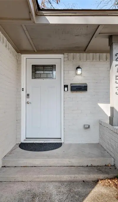 2753 Larkspur Lane, Dallas TX 75233 - Photo 2