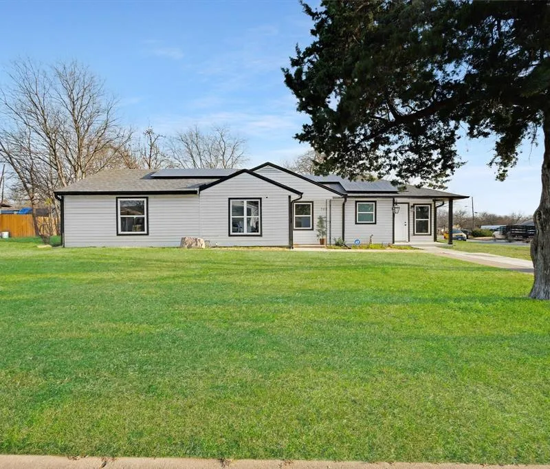 709 Dallas Street, Grand Prairie TX 75051