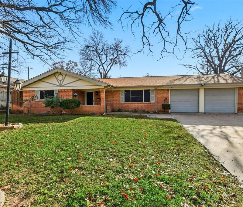 1809 Toplea Drive, Euless TX 76040