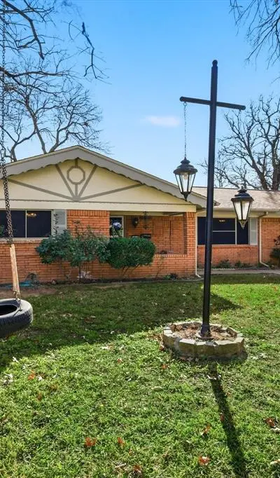 1809 Toplea Drive, Euless TX 76040 - Photo 4