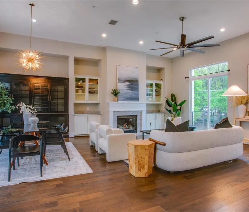 381 E Greenbriar Lane # 804, Dallas TX 75203