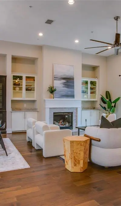 381 E Greenbriar Lane # 804, Dallas TX 75203