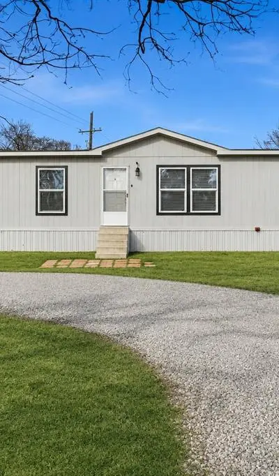350 County Road 4905, Trenton TX 75490
