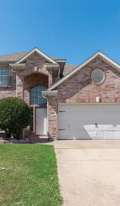 5702 Streamside Drive, Arlington TX 76018 - Photo 3