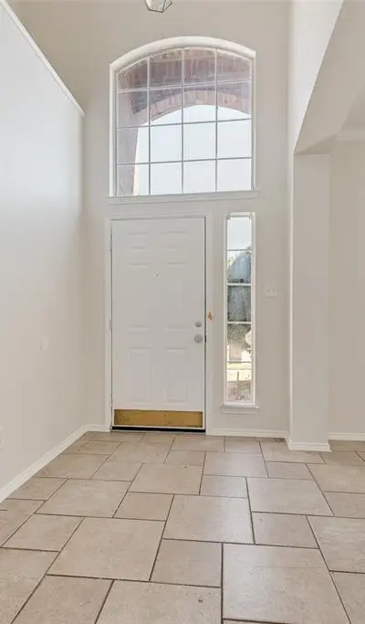 5702 Streamside Drive, Arlington TX 76018 - Photo 5