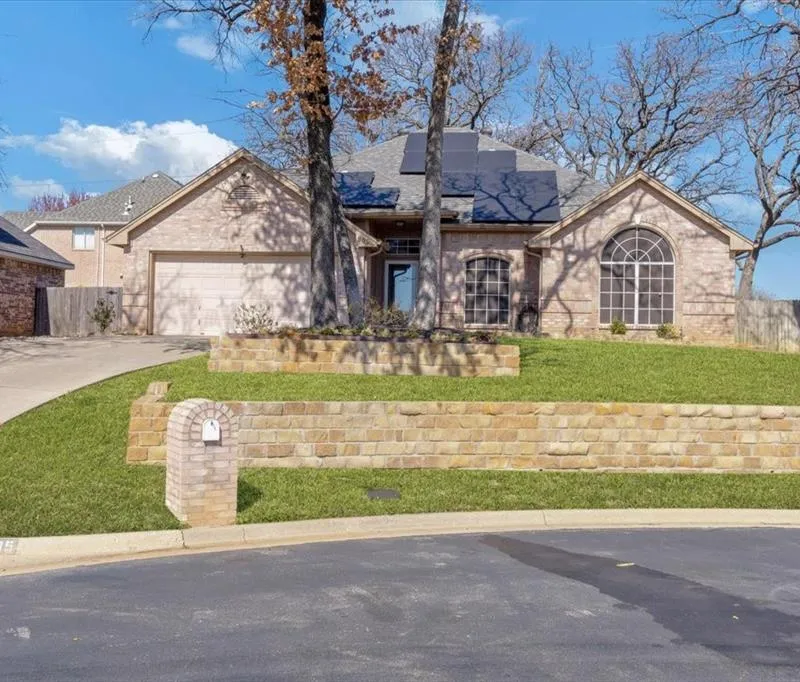 905 Forest Hollow Drive, Hurst TX 76053