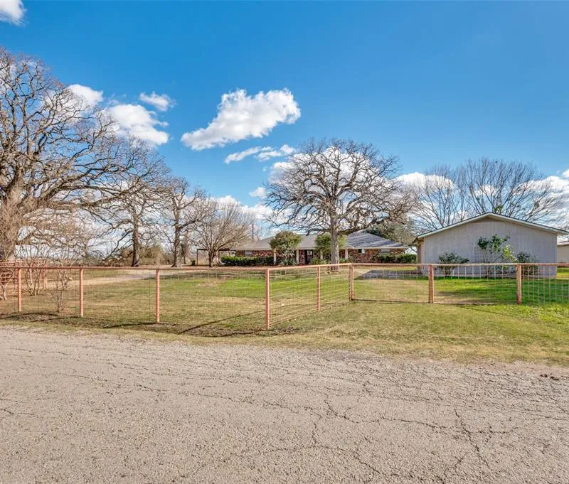 515 Farr Altom Road, Combine TX 75159