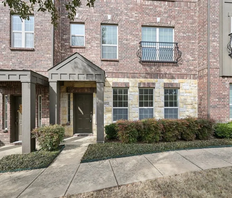 3934 Amberwood Drive, Addison TX 75001