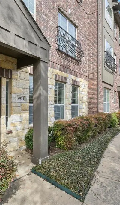 3934 Amberwood Drive, Addison TX 75001 - Photo 2