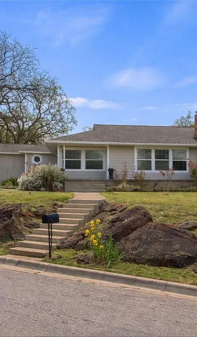 425 Oakhill Drive, Denton TX 76201