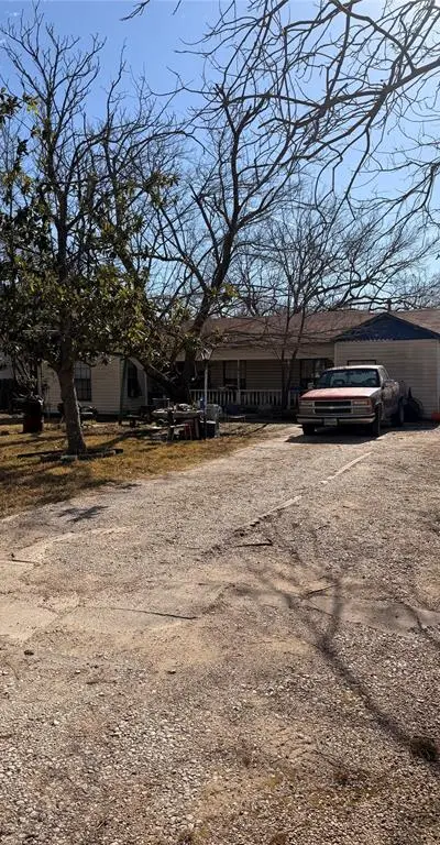 114 E Park Place Drive, Lancaster TX 75134 - Photo 2