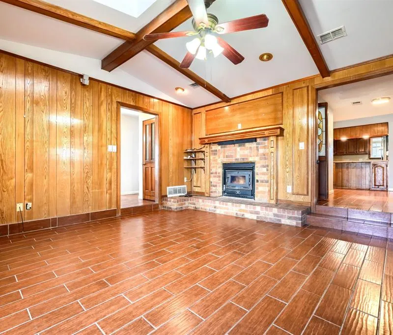2112 Mangum Street, Commerce TX 75428