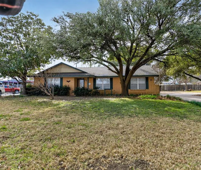 1304 E Franklin Street, Hillsboro TX 76645