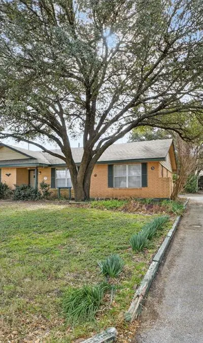 1304 E Franklin Street, Hillsboro TX 76645 - Photo 2