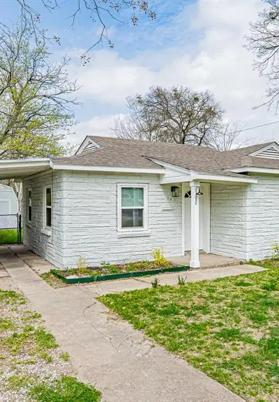 542 S Redford Lane, White Settlement TX 76108