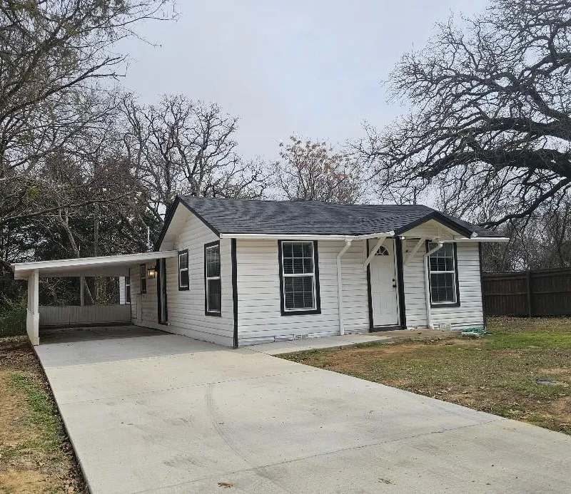 207 Pine Street, Keene TX 76059
