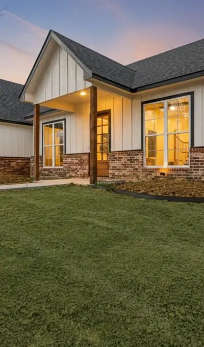 535 E Fairview St, Blossom TX 75416 - Photo 2