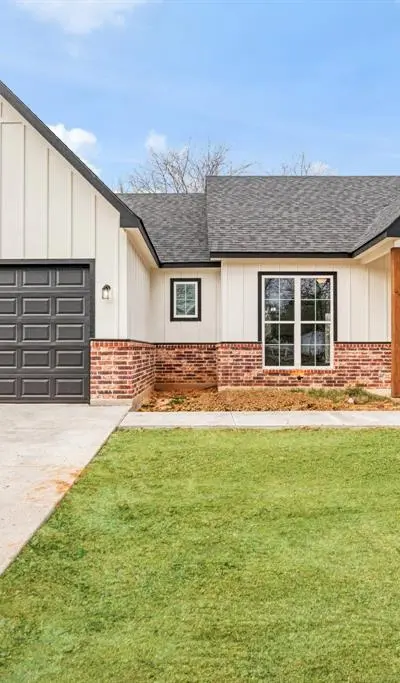 535 E Fairview St, Blossom TX 75416 - Photo 3