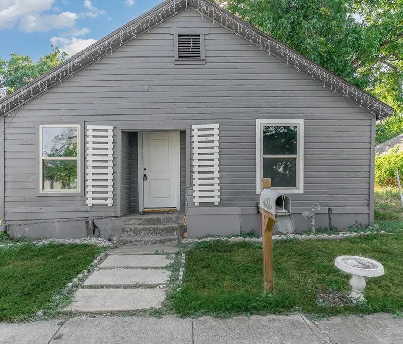 4621 Owenwood Avenue, Dallas TX 75223