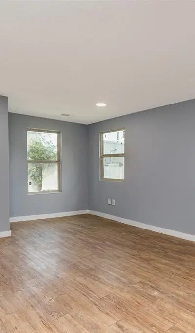 4621 Owenwood Avenue, Dallas TX 75223 - Photo 2