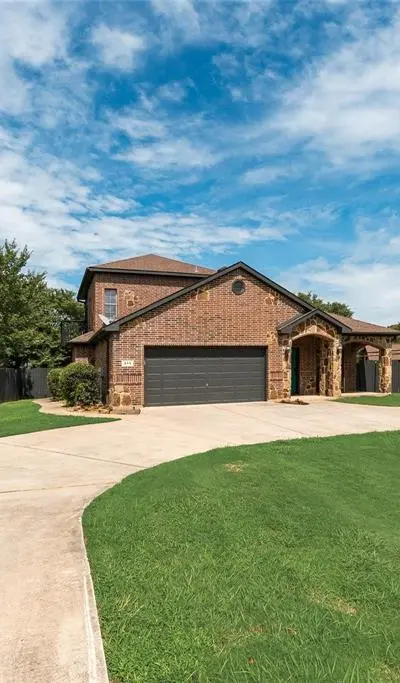 315 Navajo Trail, Lake Kiowa TX 76240