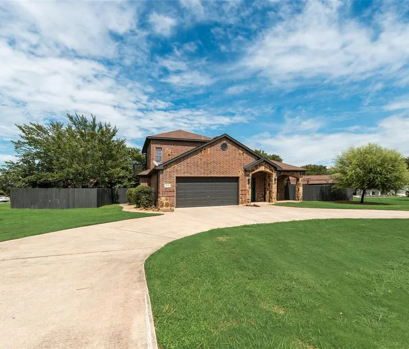 315 Navajo Trail, Lake Kiowa TX 76240
