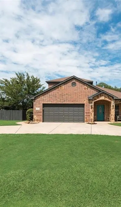 315 Navajo Trail, Lake Kiowa TX 76240 - Photo 3