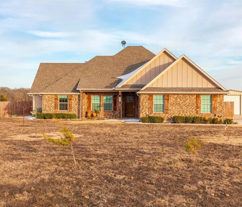 675 County Road 4935, Trenton TX 75490