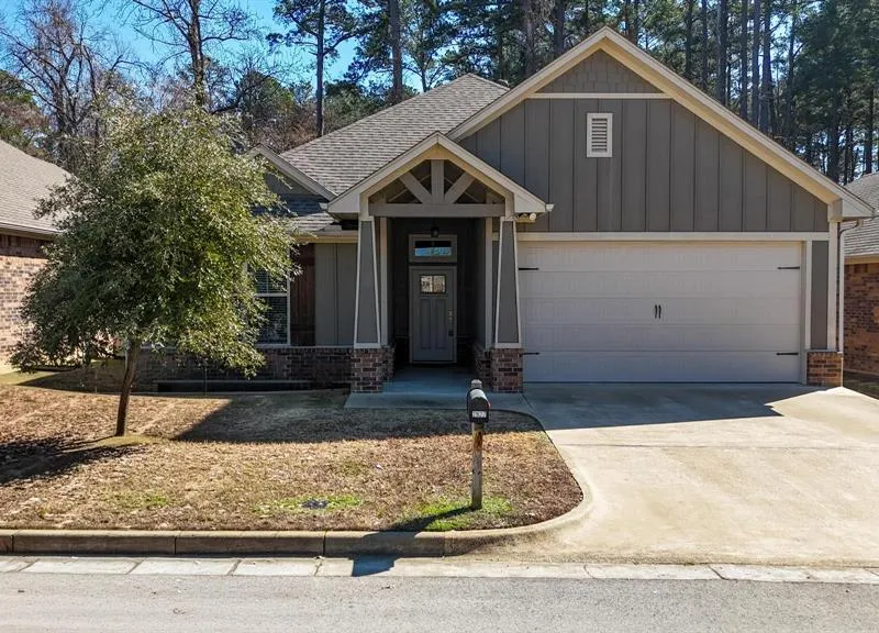 2927 Meadow Brook Trail, Tyler TX 75701