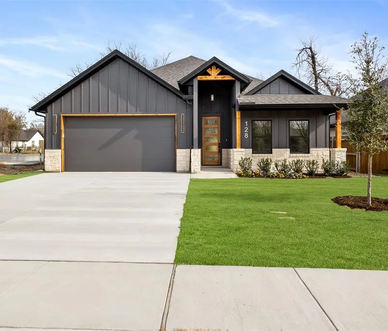 128 Cottonwood Street, Fort Worth TX 76111