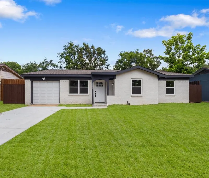 422 Sparks Street, Grand Prairie TX 75051