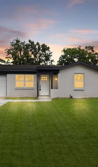 422 Sparks Street, Grand Prairie TX 75051 - Photo 2