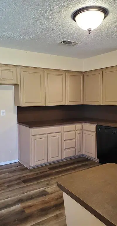 503 Harriett Street, Arlington TX 76010 - Photo 4