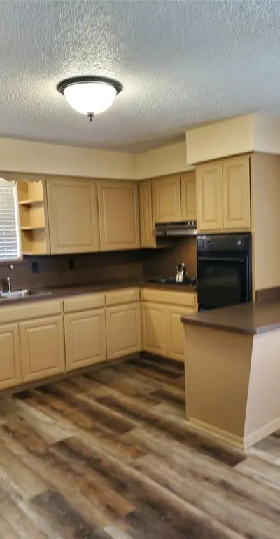 503 Harriett Street, Arlington TX 76010 - Photo 5