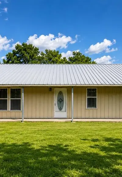 140 Pecan Street, Blossom TX 75416
