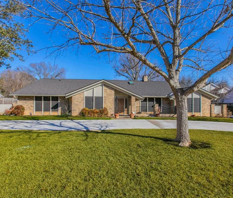 1112 Spring Lake Drive, Duncanville TX 75137
