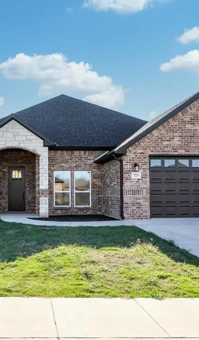 723 Cobblestone Circle, Mabank TX 75147