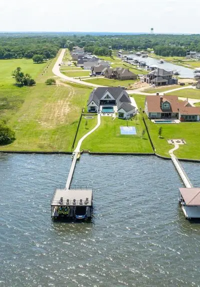 1804 Laguna Bay S, Pelican Bay TX 76020 - Photo 2