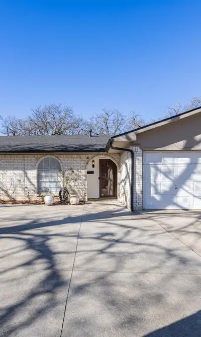 6704 Trailwood Drive, Forest Hill TX 76140