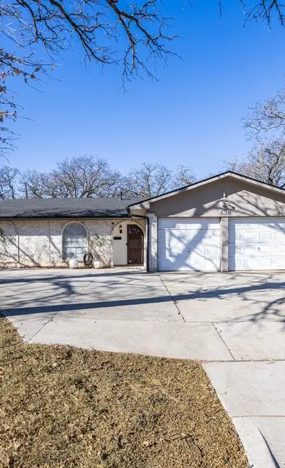 6704 Trailwood Drive, Forest Hill TX 76140 - Photo 2