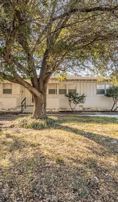 3905 London Lane, Richland Hills TX 76118