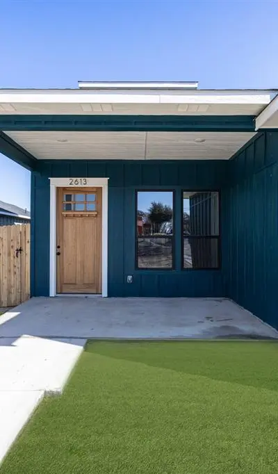 2613 Walker Street, Fort Worth TX 76105 - Photo 2