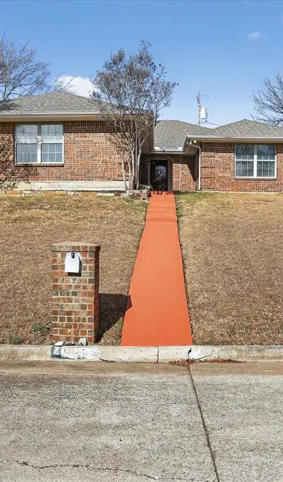2010 Libby Lane, Grand Prairie TX 75050