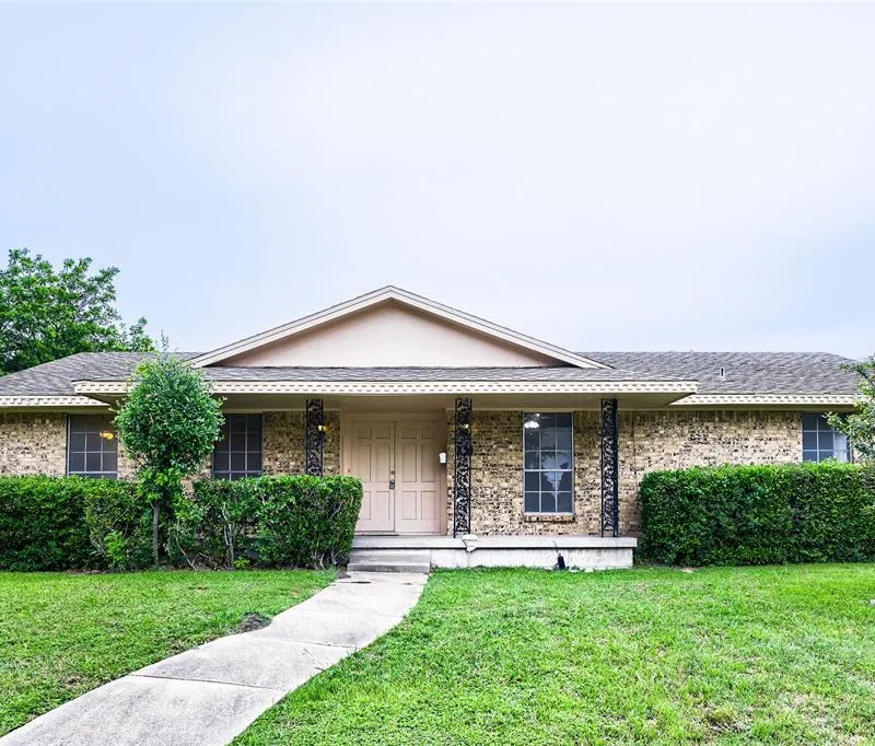 829 Poinsettia Drive, Lancaster TX 75146