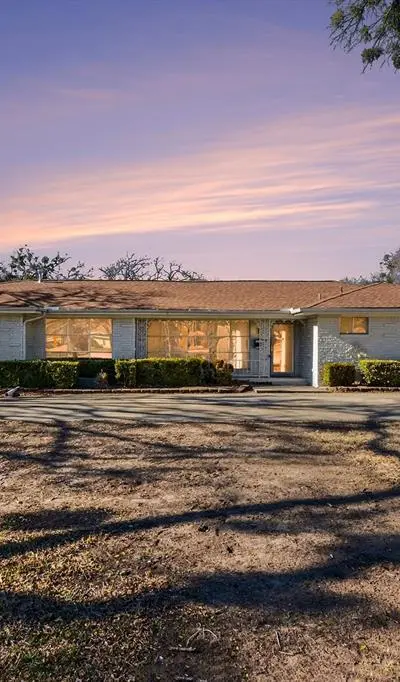 215 E Huitt Lane, Euless TX 76040