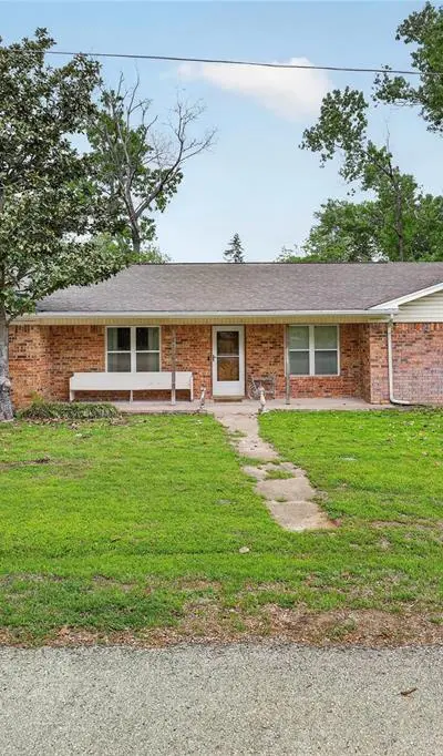 702 El Camino Real, Chico TX 76431