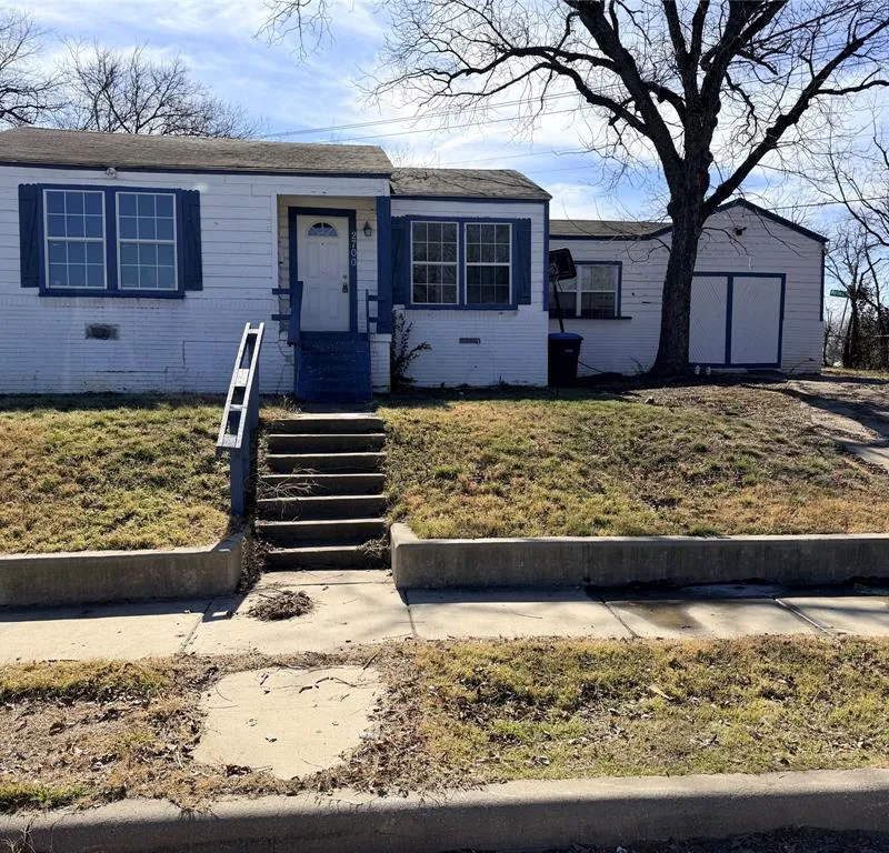 2700 Bideker Avenue, Fort Worth TX 76105